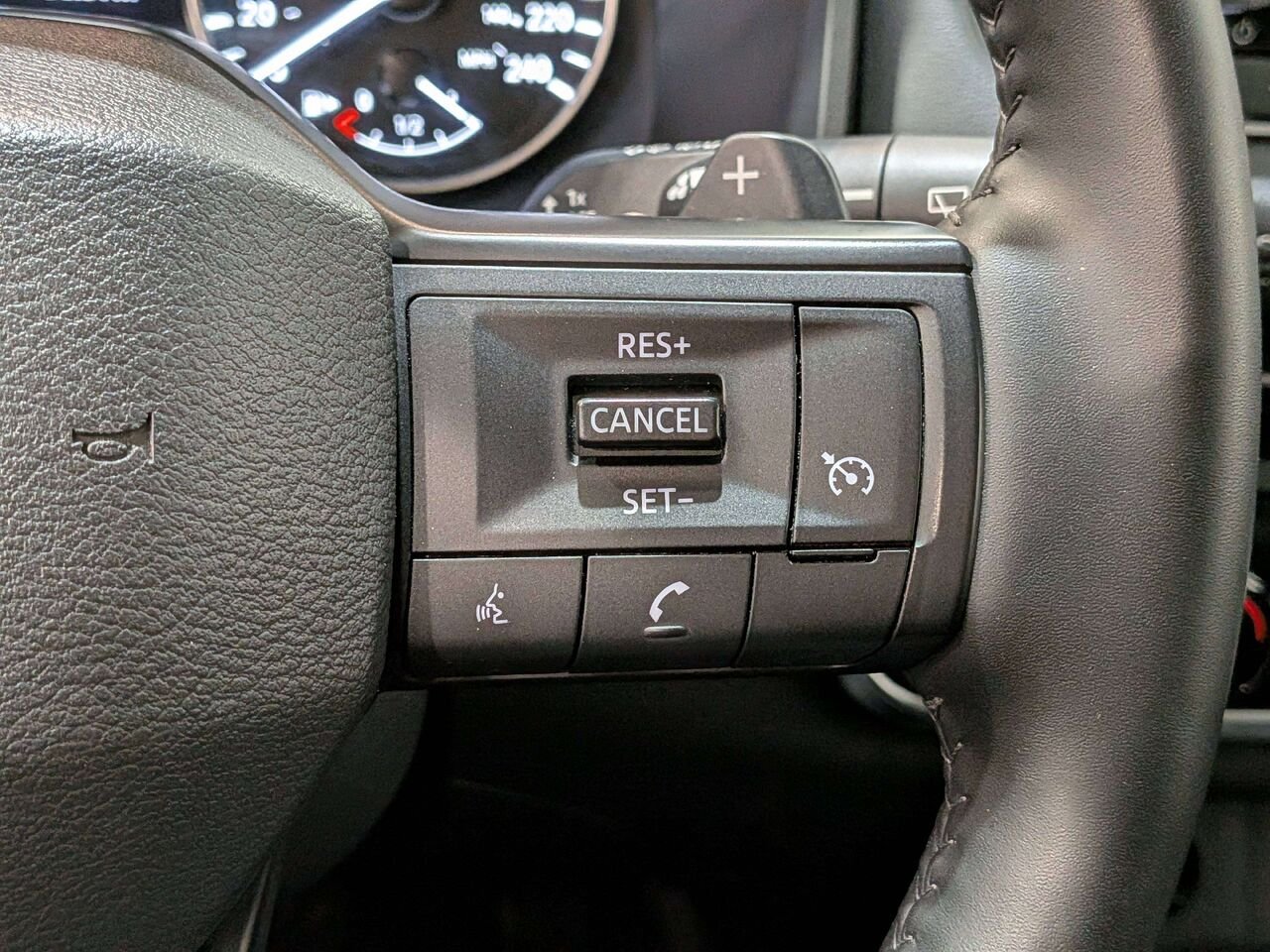 2025 Nissan Rogue AWD S White Val-David - photo #16