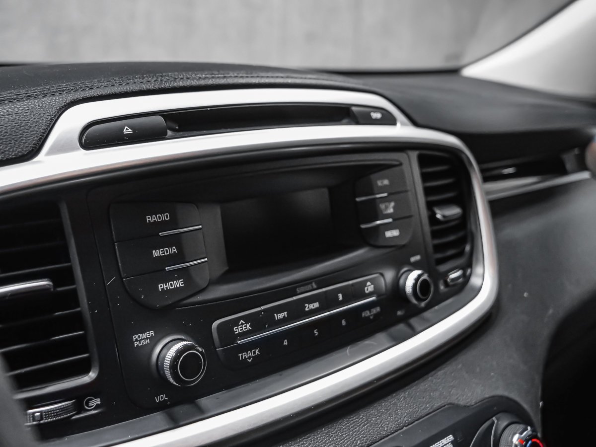 2016 Kia Sorento 2.4L LX Grey Montreal - photo #9