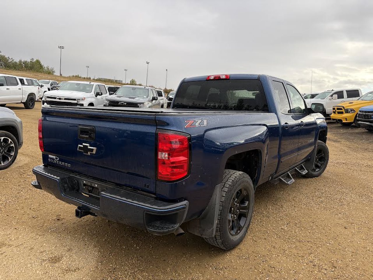 2018 Chevrolet Silverado 1500 4WD Double Cab 143.5 LT w/1LT Blue Sherwood Park - photo #4