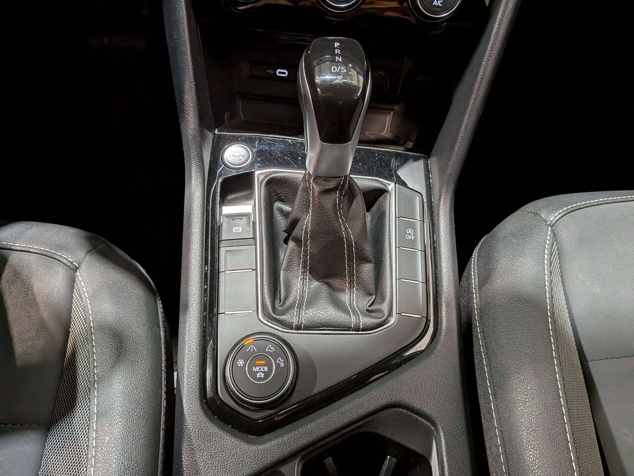 2024 Volkswagen Taos Comfortline 4MOTION Black Mirabel - photo #25