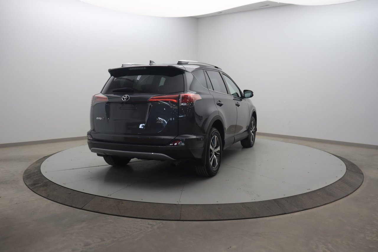 Toyota RAV4 XLE 2018 Gris Baie-Comeau - photo #3