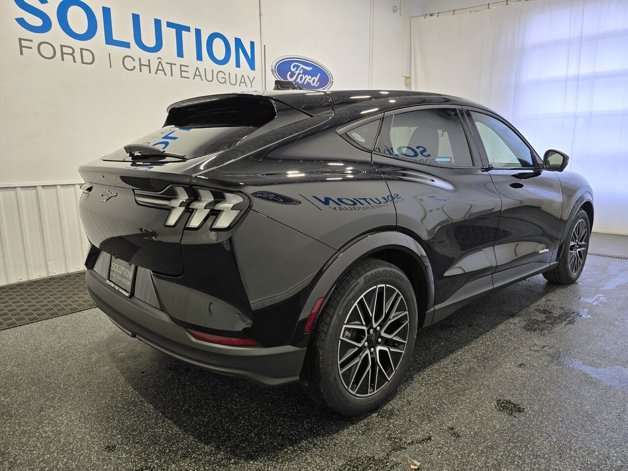 Ford Mustang Mach-E 2026 Noir ombre Châteauguay - photo #2