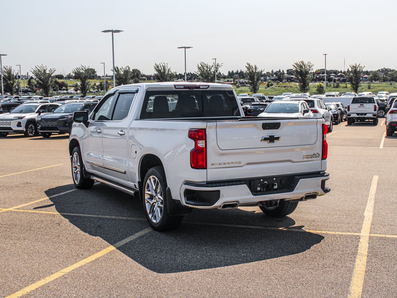 2023 Chevrolet Silverado 1500 4WD Crew Cab 147 High Country White Sherwood Park - photo #5