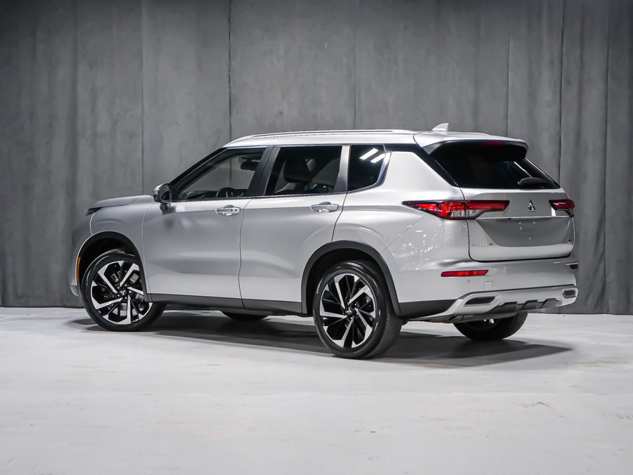 2023 Mitsubishi Outlander SEL Silver
