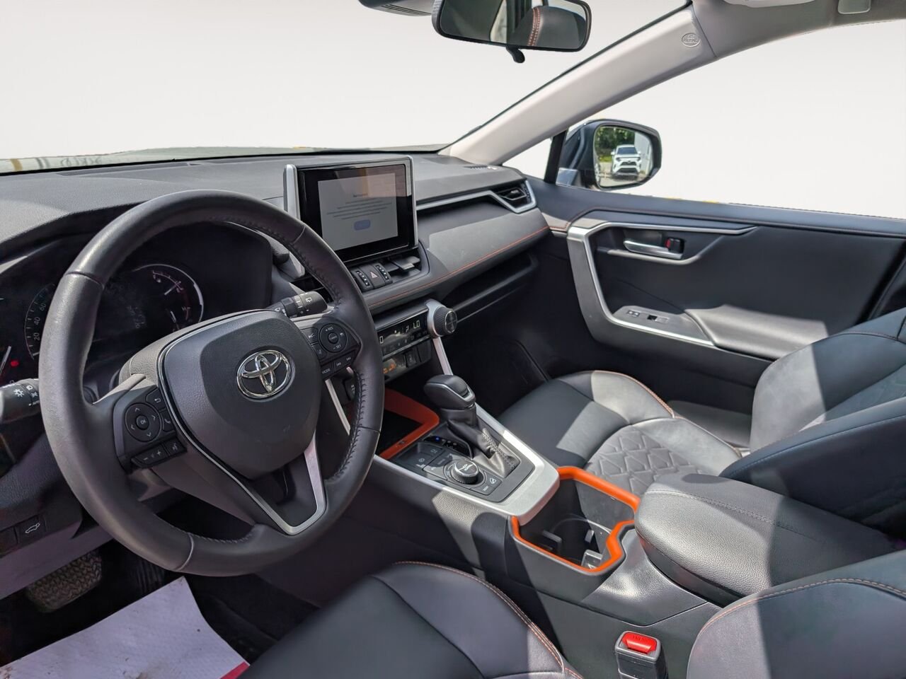Toyota RAV4 Trail/SIÈGES CHAUFFANTS/TOIT OUVRANT/VOLANT CHAUFFANT/AC BIZONE/ 2024 Vert Kaki avec toit glace Sherbrooke - photo #7