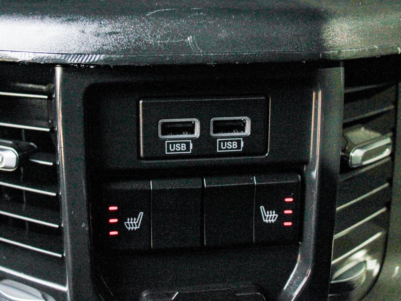 2019 Ram 3500 Laramie 4x4 Crew Cab 6'4 Box Black Sherwood Park - photo #31