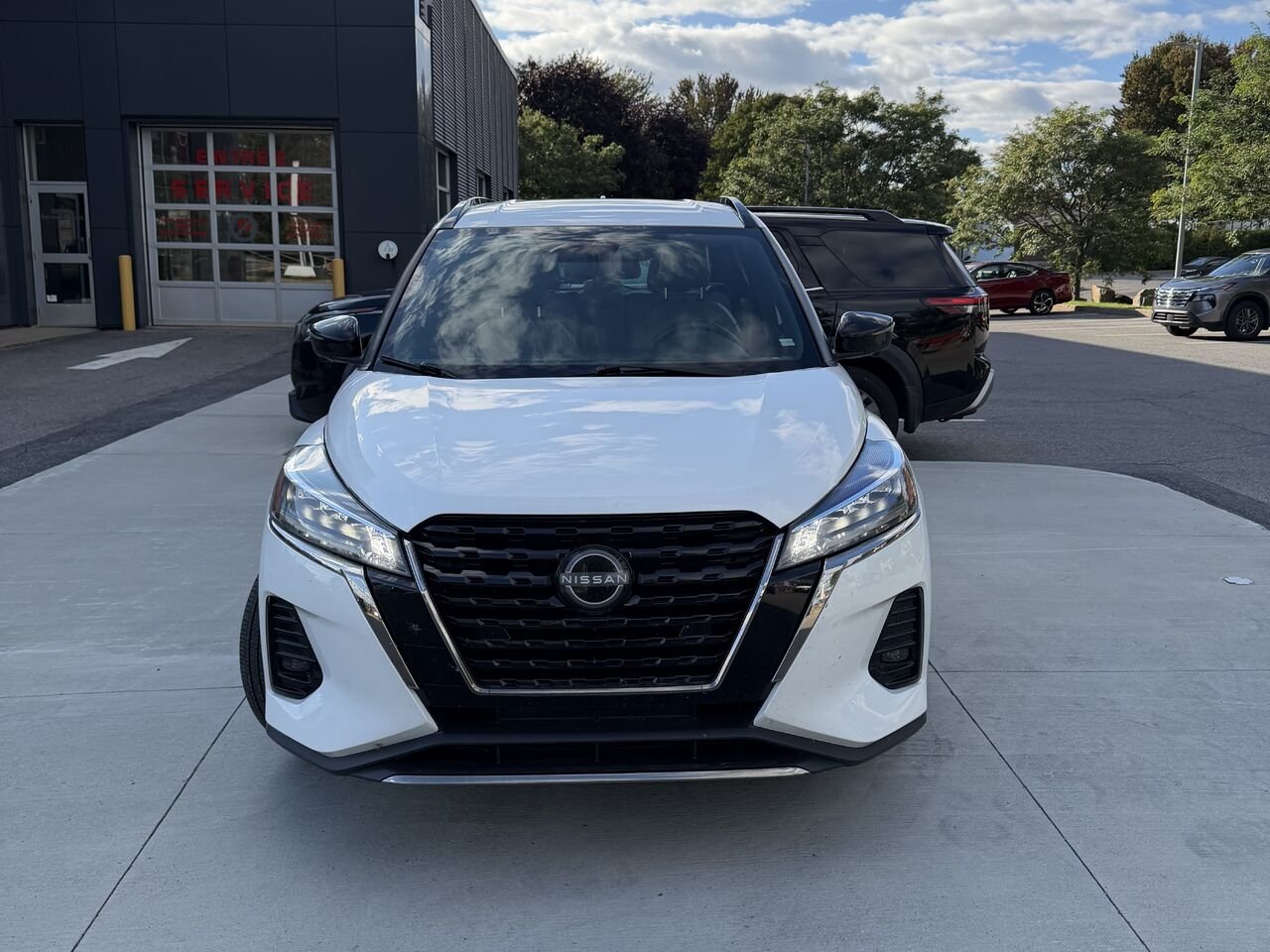 2023 Nissan Kicks SR PRIVILÈGE White Châteauguay - photo #1