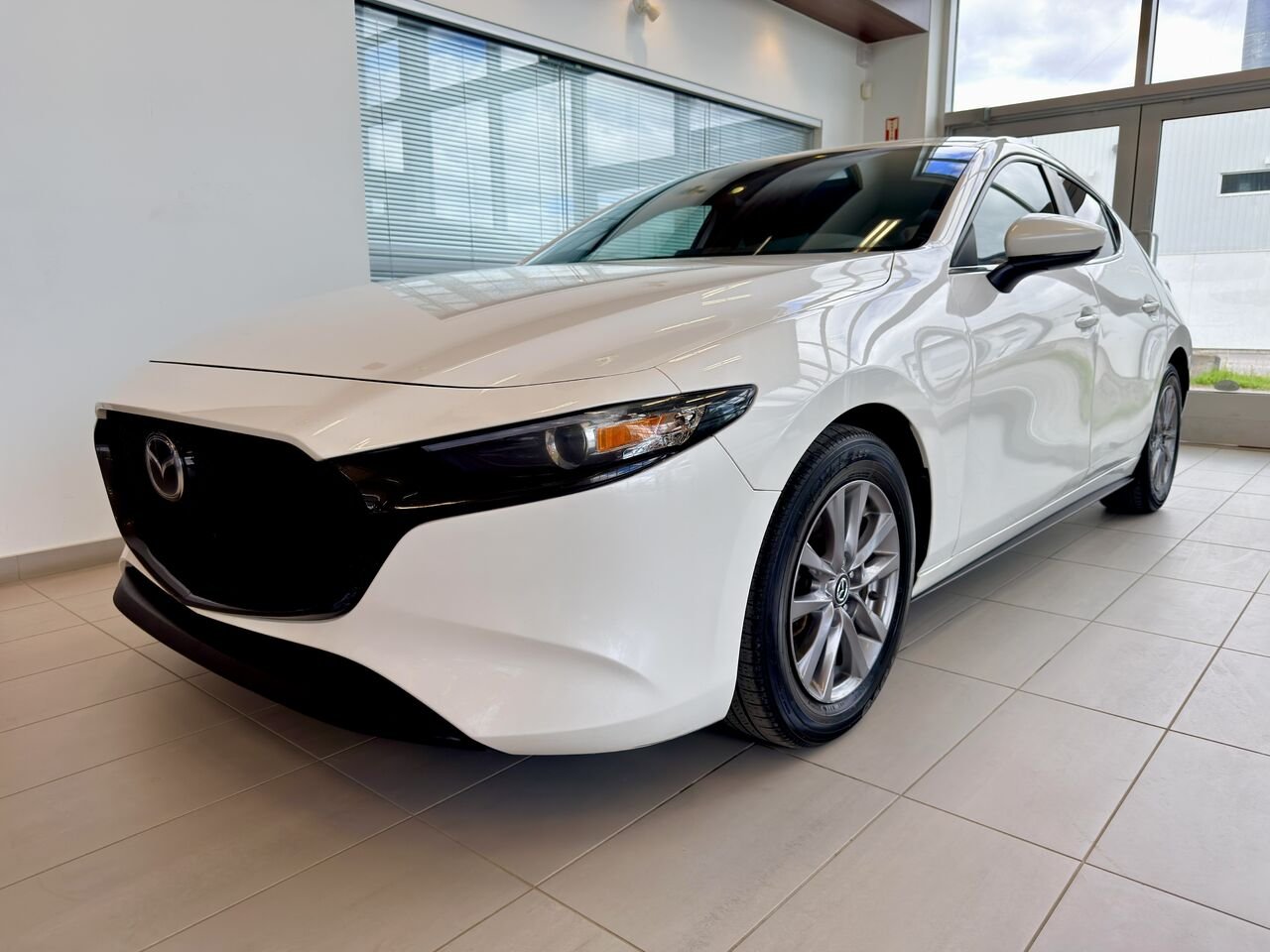 2022 Mazda Mazda3 Sport White Notre-Dame-des-Prairies - photo #5