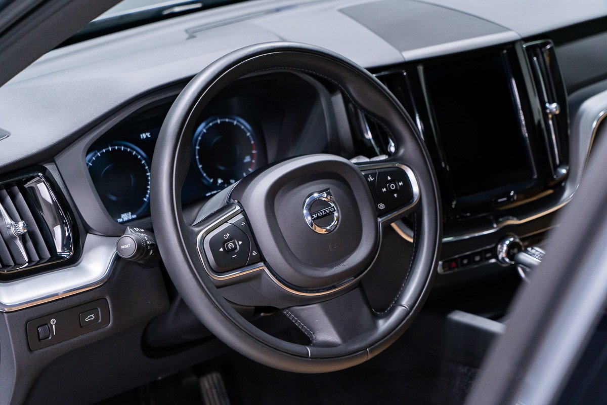 2020 Volvo XC60 T6 MOMENTUM PLUS Grey Montreal - photo #8