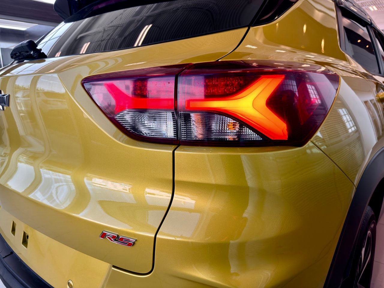 Chevrolet Trailblazer 2023 Jaune Notre-Dame-des-Prairies - photo #9