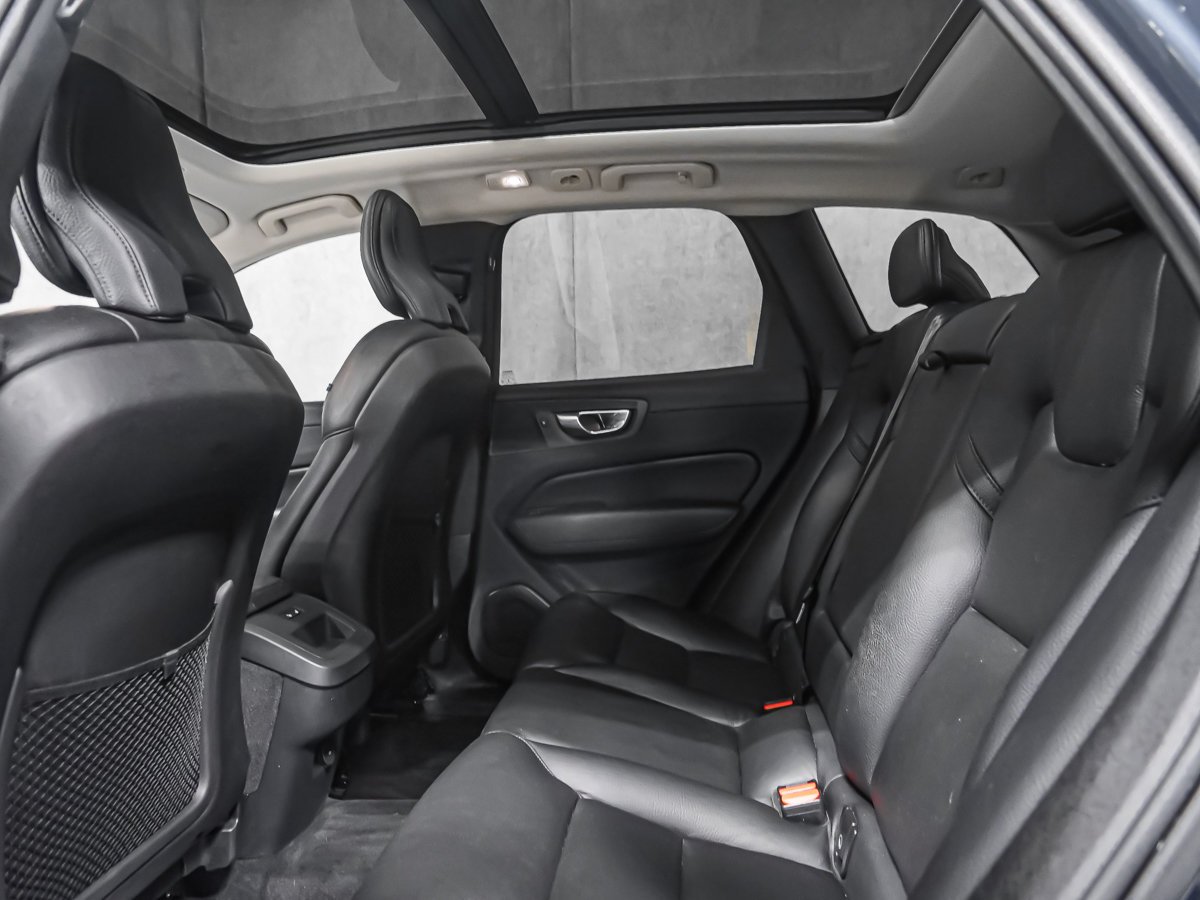Volvo XC60 B6 PLUS DARK 2023 Bleu Montréal - photo #11