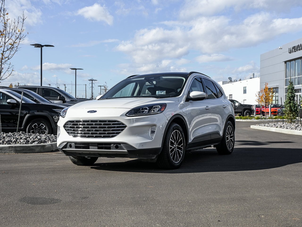 2022 Ford Escape Titanium Plug-In Hybrid FWD White Sherwood Park - photo #3