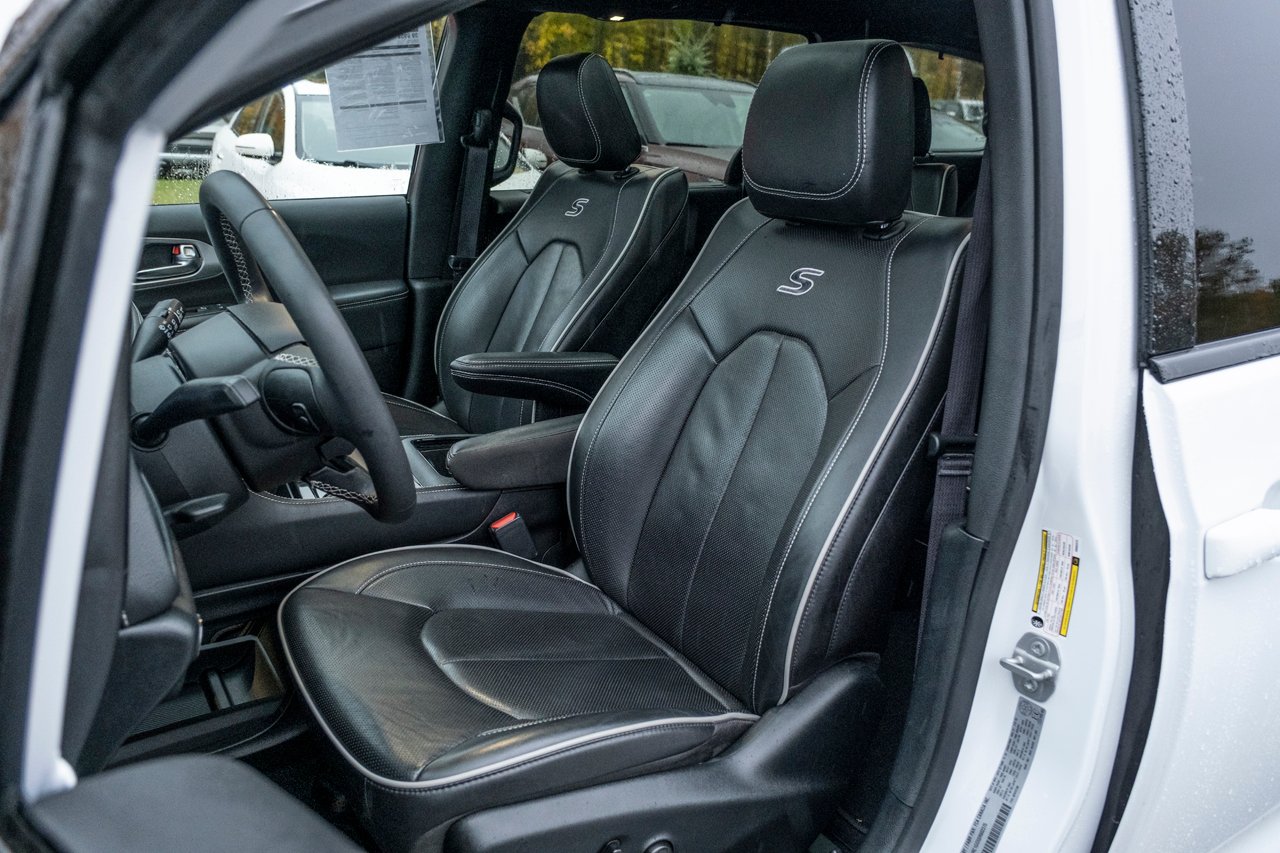 2025 Chrysler Pacifica White Gatineau - photo #8