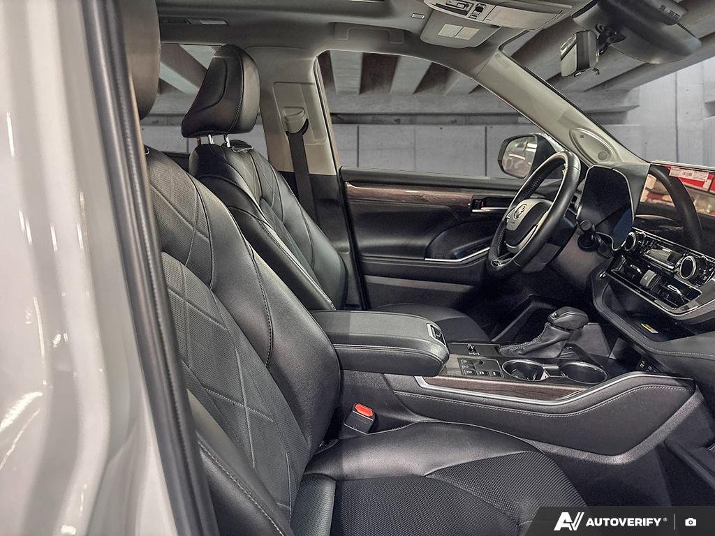 2025 Toyota Highlander 2602706A | Hybrid Limited | DBRCHC White Edmonton - photo #20