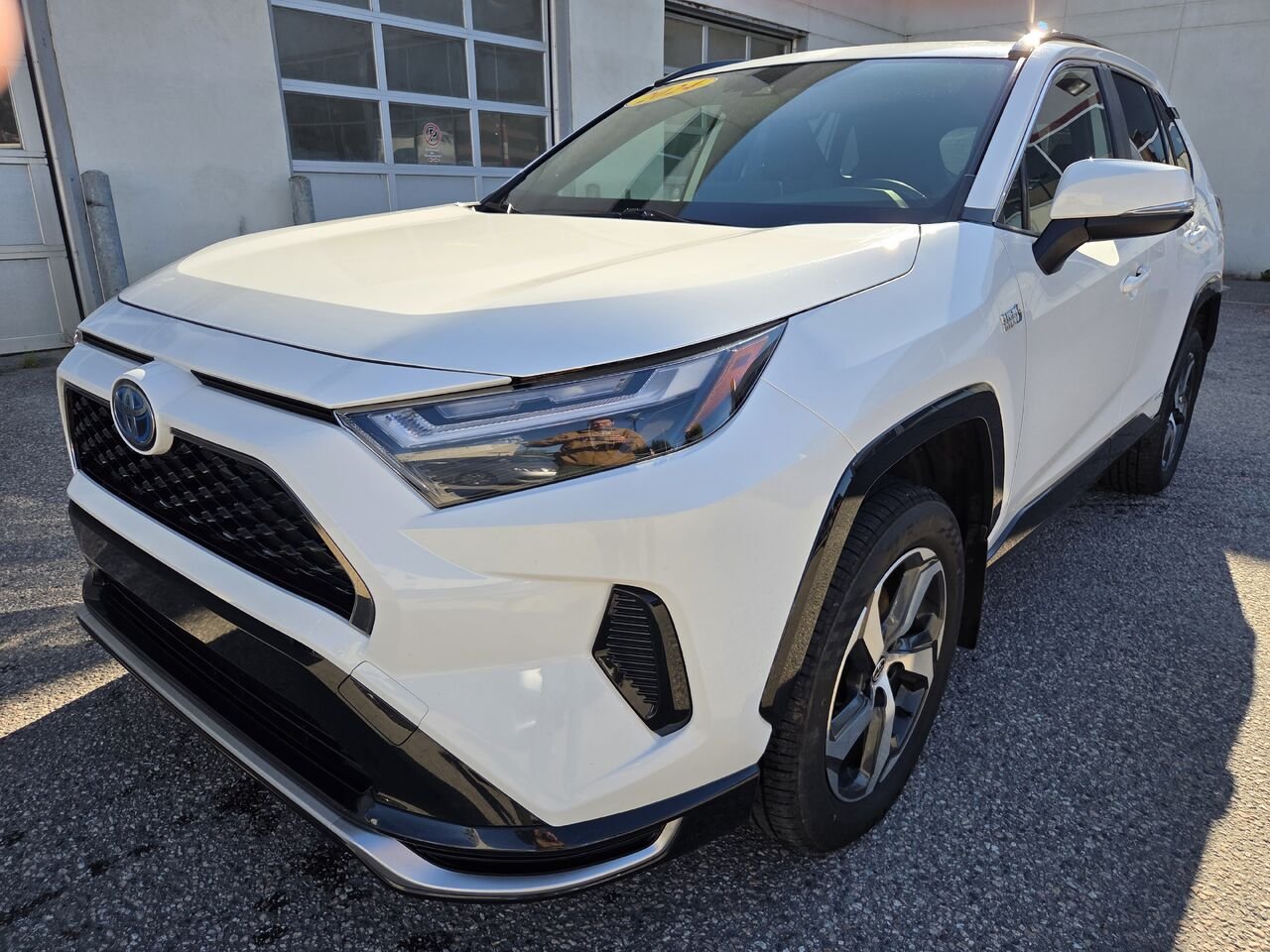 2024 Toyota RAV4 PRIME SE White Mont-Laurier - photo #0
