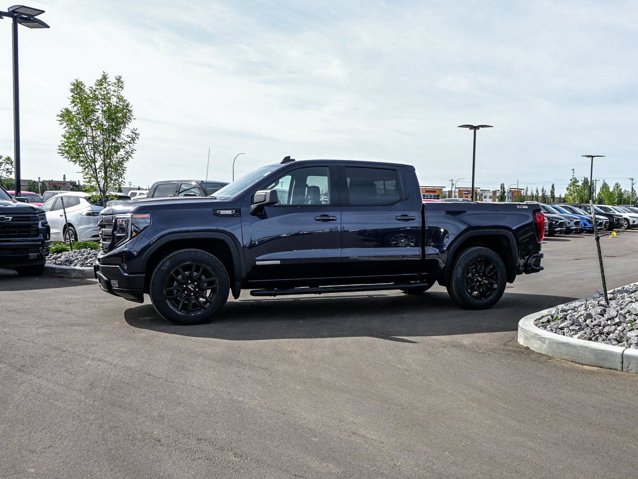 2024 GMC Sierra 1500 4WD Crew Cab 147 Elevation Black Sherwood Park - photo #9
