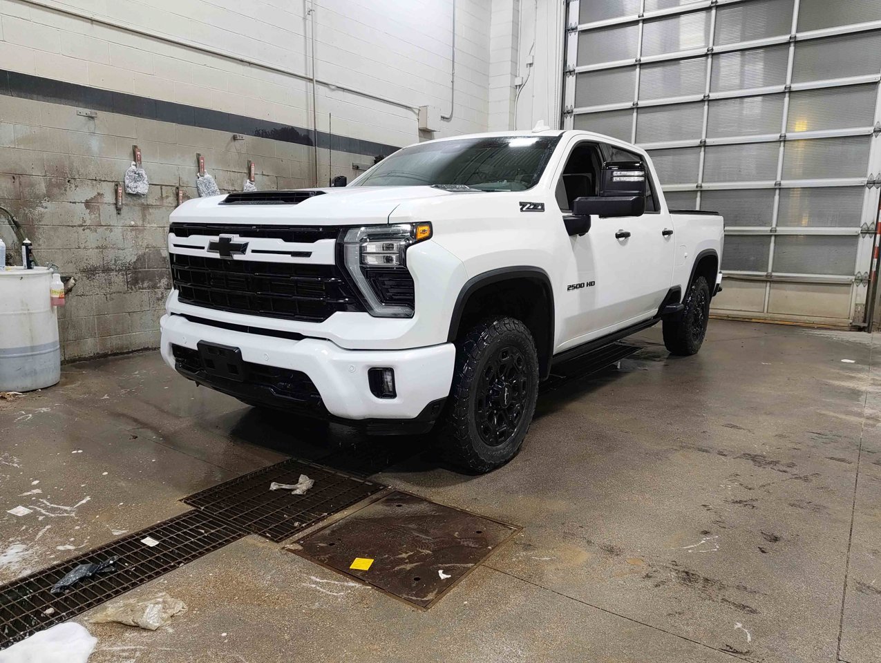 2024 Chevrolet Silverado 2500HD 4WD Crew Cab 159 LTZ White Sherwood Park - photo #3
