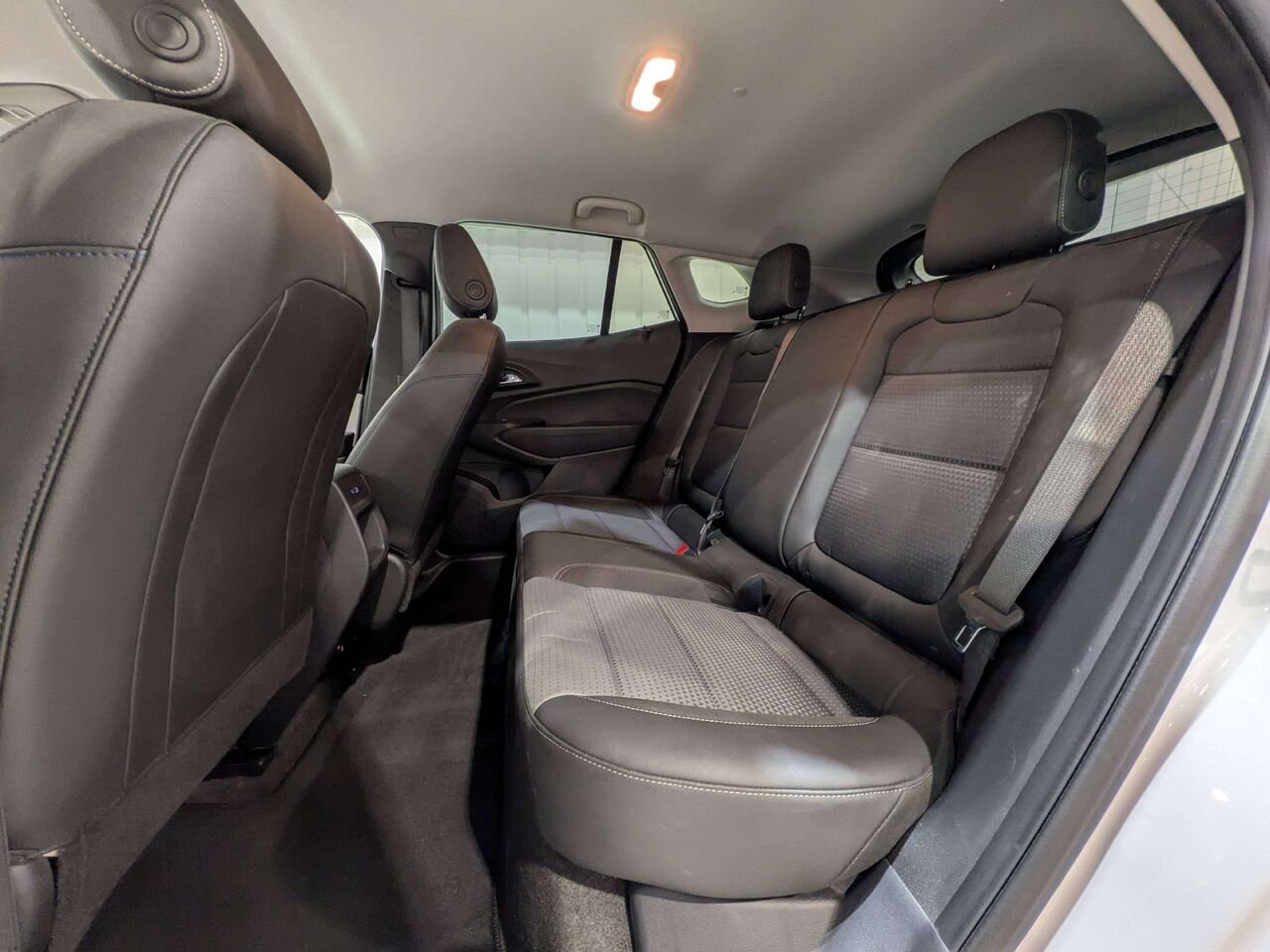 2025 Chevrolet Trax FWD 4dr LT White Val-David - photo #10