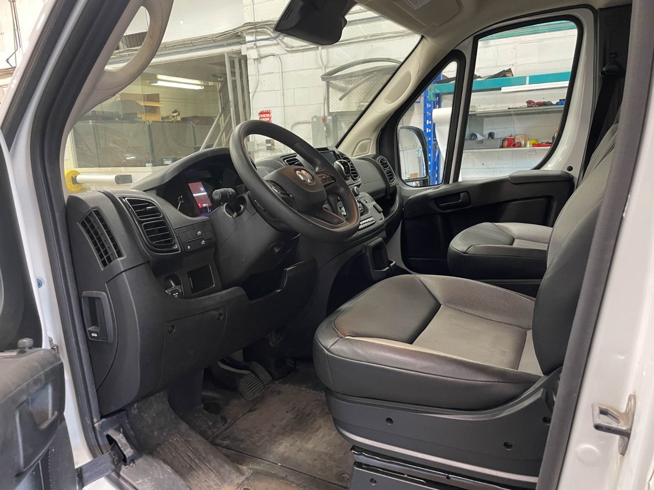 2025 Ram ProMaster Cargo Van TRADESMAN 2500 HIGH ROOF *136 WB* CARPLAY White Saint-Jérôme - photo #2