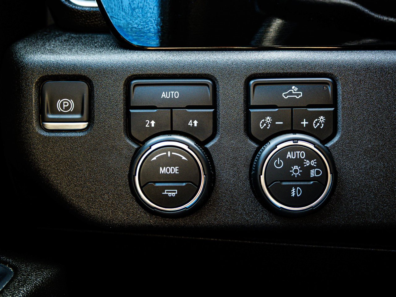 2024 Chevrolet Silverado 1500 4WD Crew Cab 147 RST White Sherwood Park - photo #17