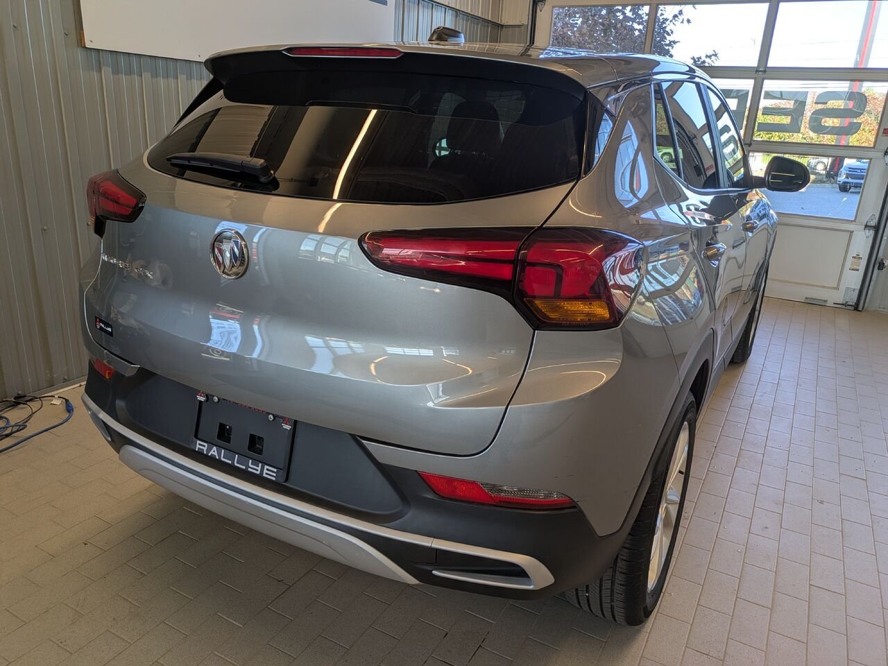 Buick Encore 2023 Gris Gatineau - photo #18