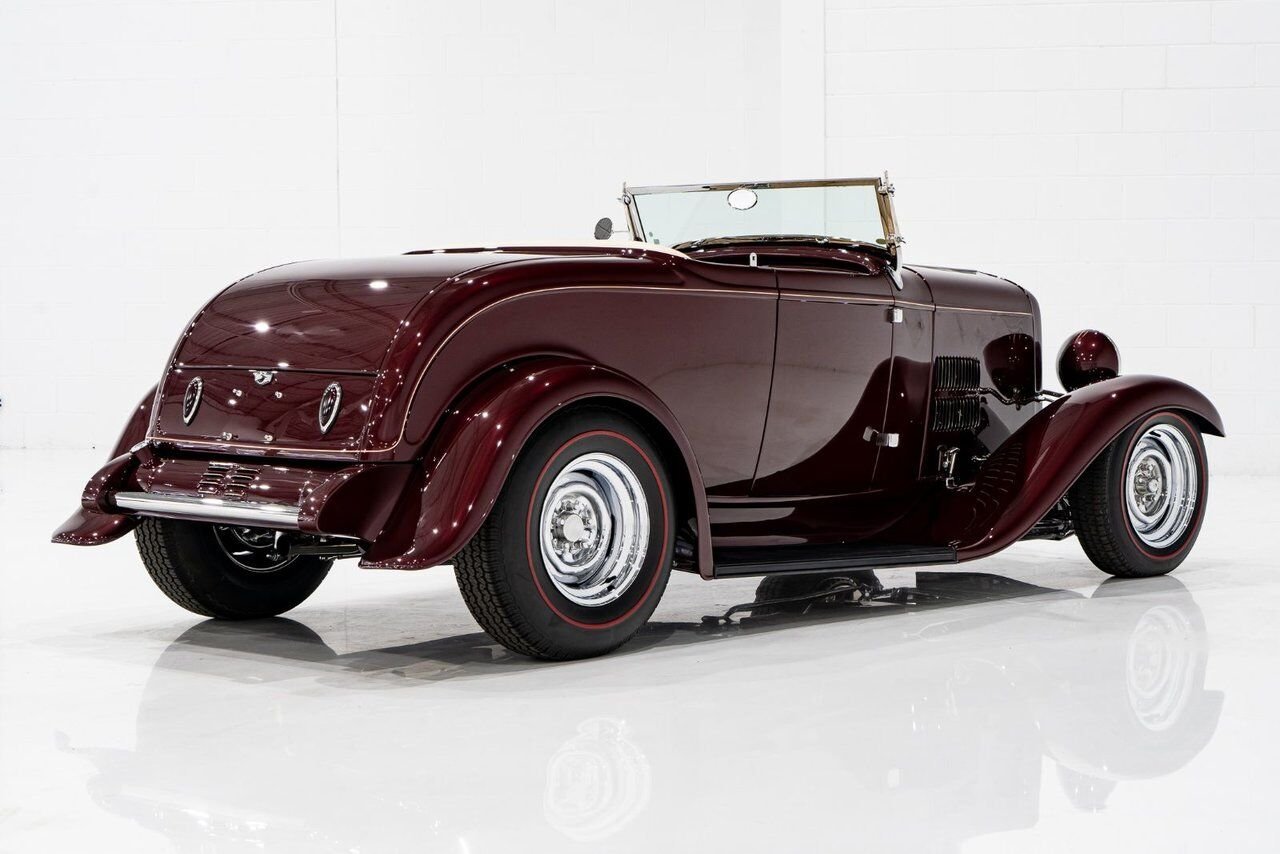 Ford Highboy Lobeck creation spectacular presentation **PRICE IN USD** 1932 Rouge Montréal - photo #24