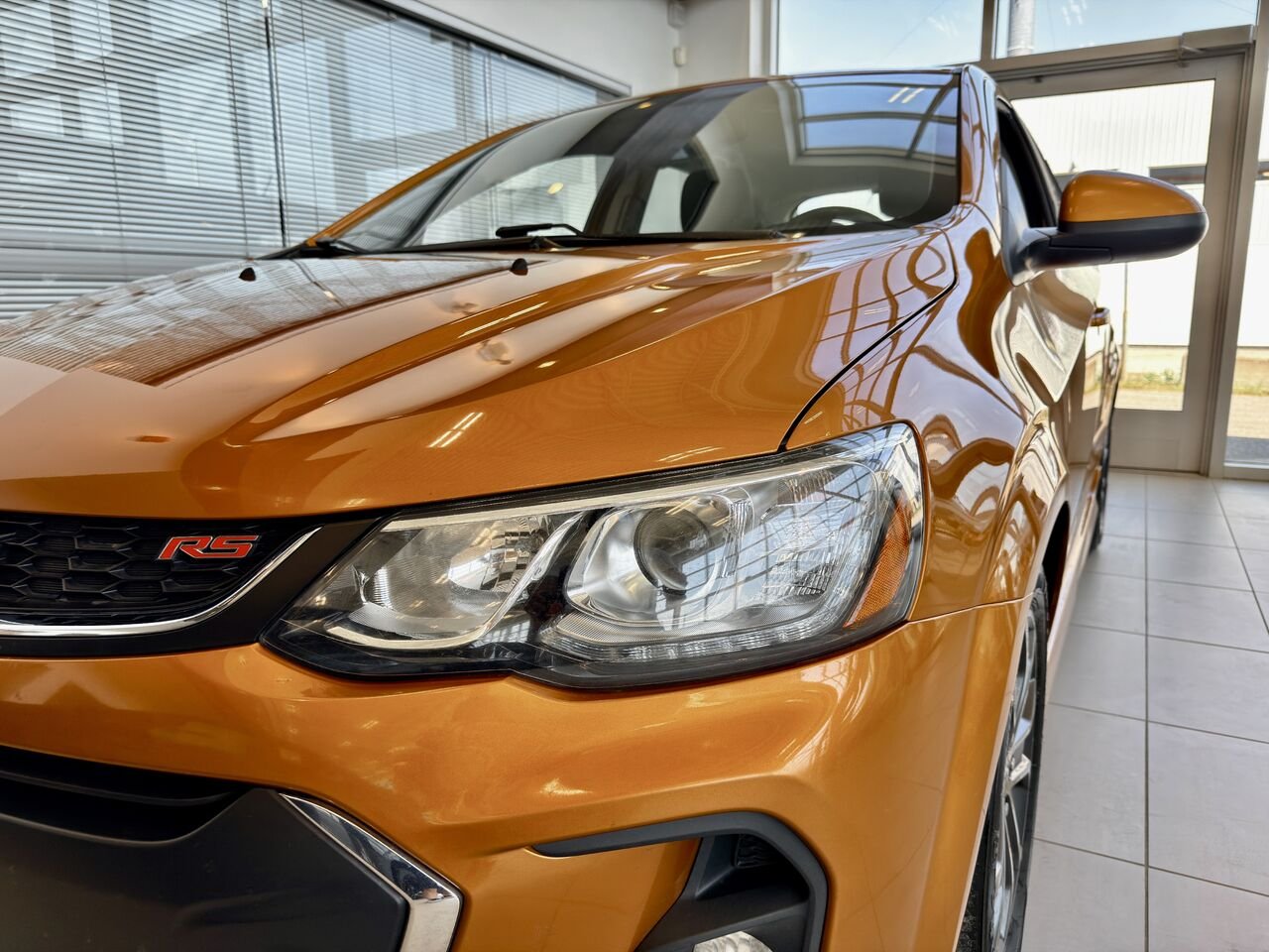 2017 Chevrolet Sonic Orange Notre-Dame-des-Prairies - photo #4