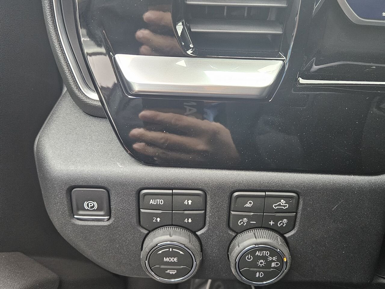 2026 Chevrolet Silverado 2500HD LTZ cabine multiplace 4RM 172 po Black Thetford Mines - photo #14