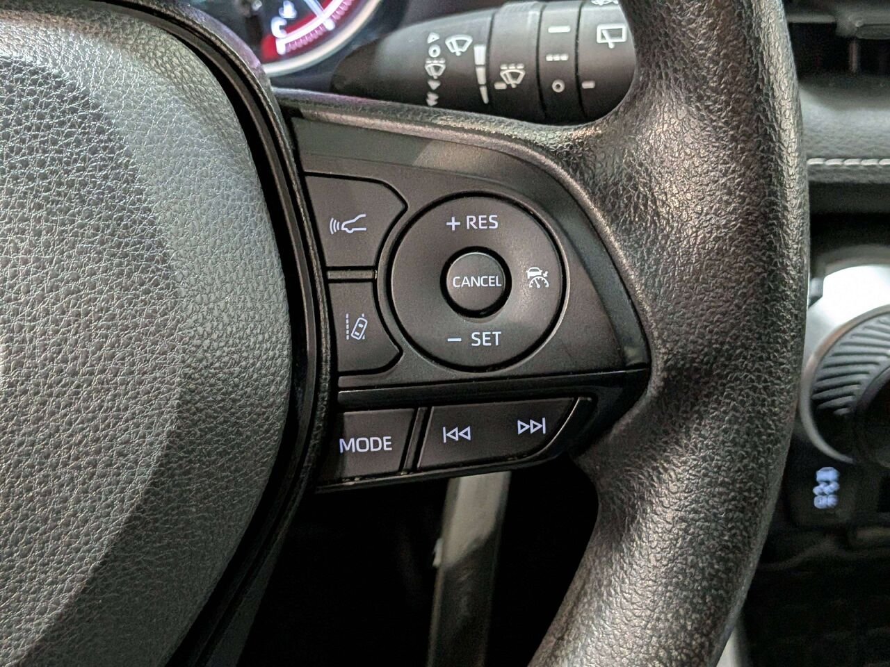 Toyota RAV4 LE AWD 2024 Noir Val-David - photo #14