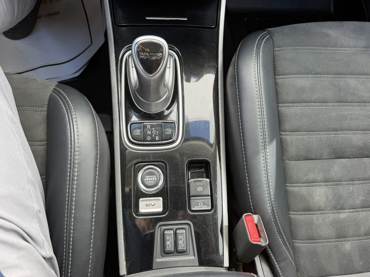 2020 Mitsubishi Outlander Plug-In Hybrid SE S-AWC Silver Laval - photo #25