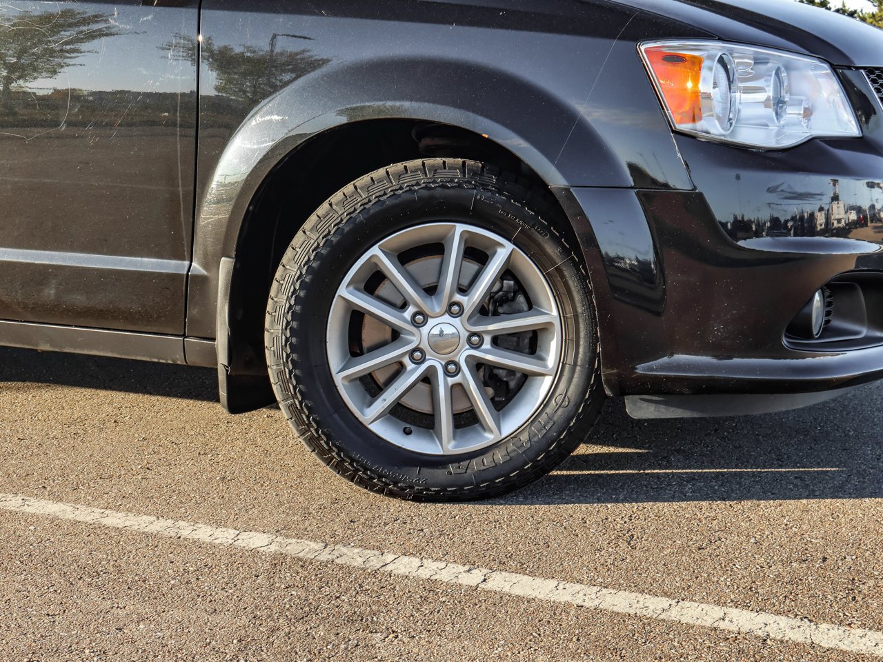 2020 Dodge Grand Caravan Premium Plus 2WD Black Sherwood Park - photo #10