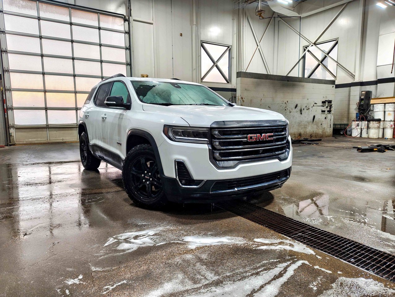 2023 GMC Acadia AWD 4dr AT4 White Sherwood Park - photo #1