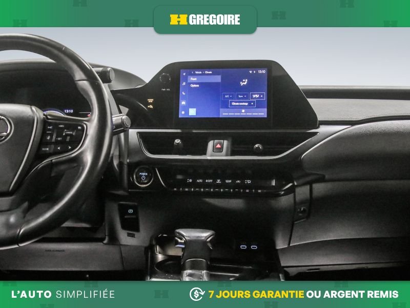 2024 Lexus UX White Saint-Eustache - photo #23