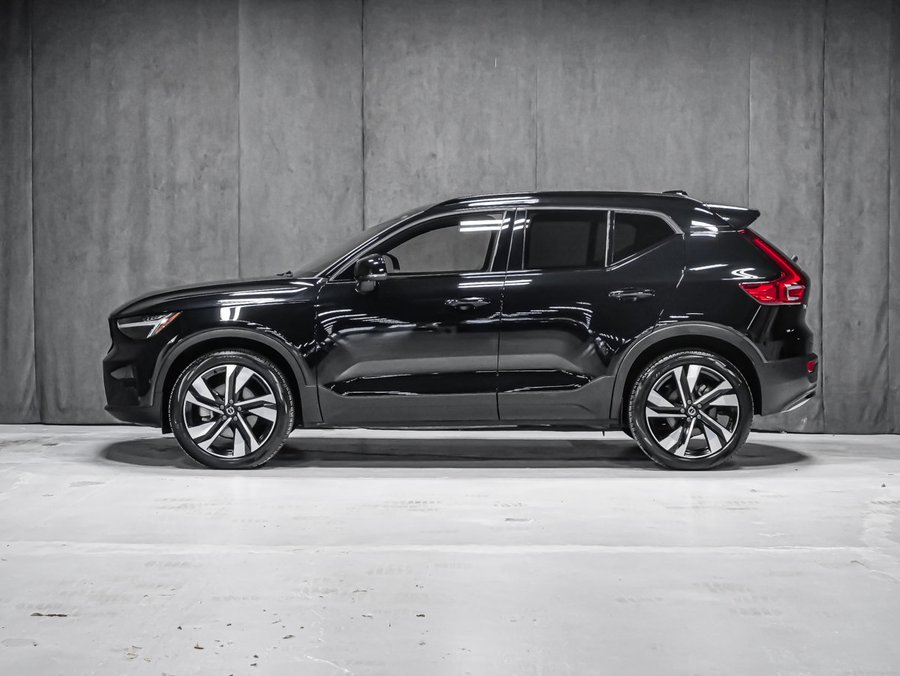 2025 Volvo XC40 B5 PLUS DARK THEME CLIMATE Black