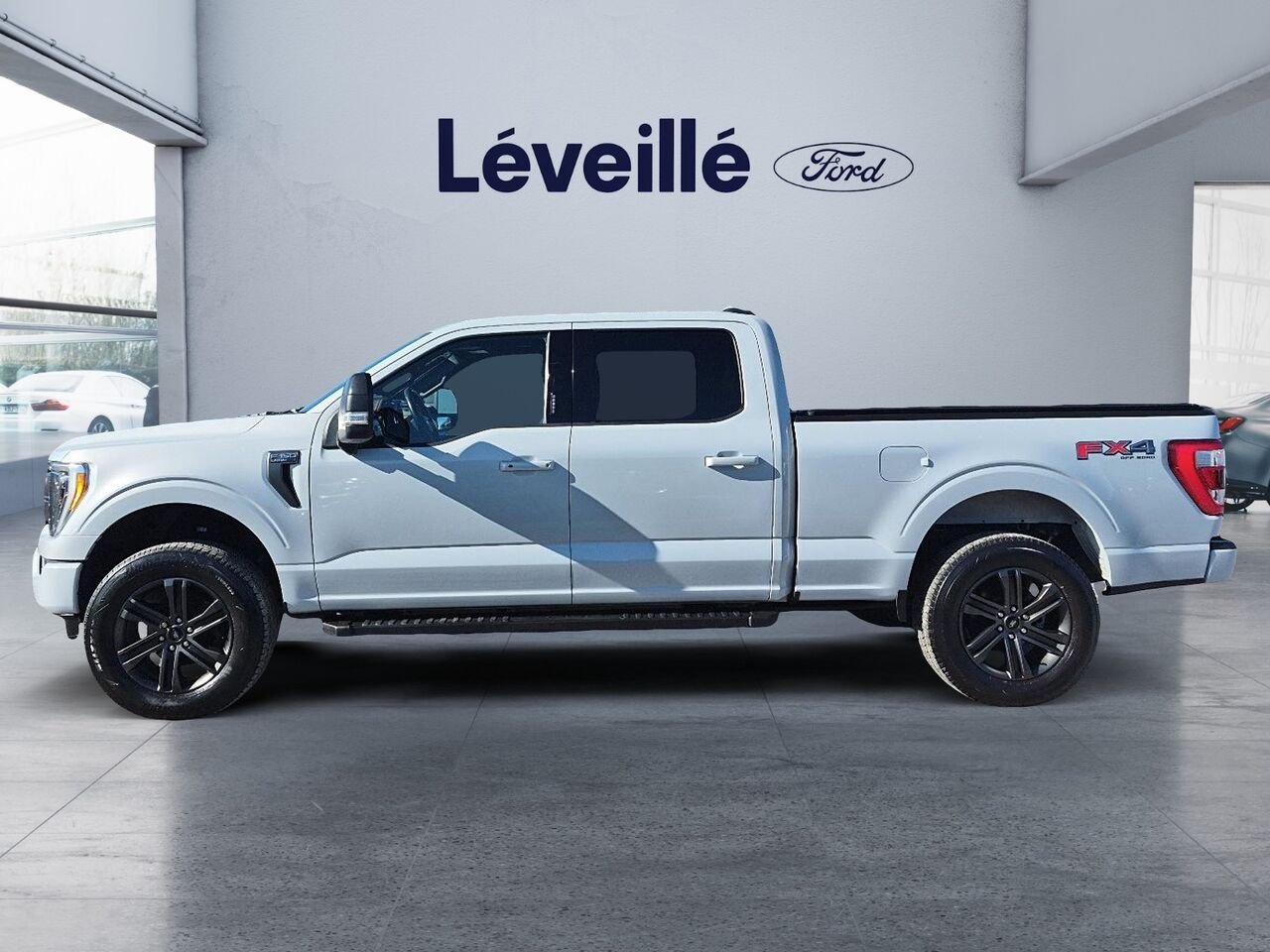 Ford F-150 W5561 | LARIAT 5.0L ** 502A ** SPORT ** TOIT PANO ** FX4 20P ** PRO POWER 2KW ** B&O ** 6,5 pi 6,5 pi 2022 Blanc Saint-Jérôme - photo #2