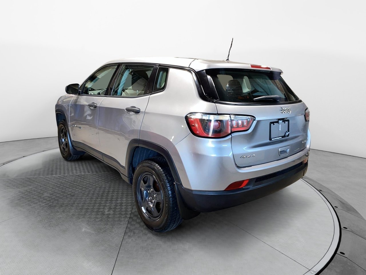 Jeep Compass NIV 3C4NJDAB1JT265170 2018 Gris Chicoutimi - photo #2