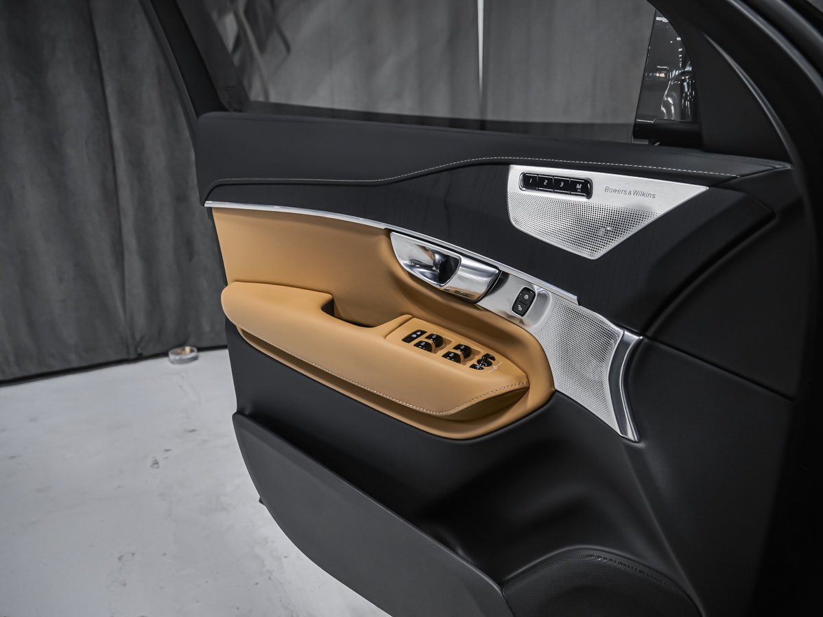Volvo XC90 Plug-In Hybrid T8 ULTRA BRIGHT BOWERS WILKINS POLESTAR 7 PLACES 2025 Gris Montréal - photo #9