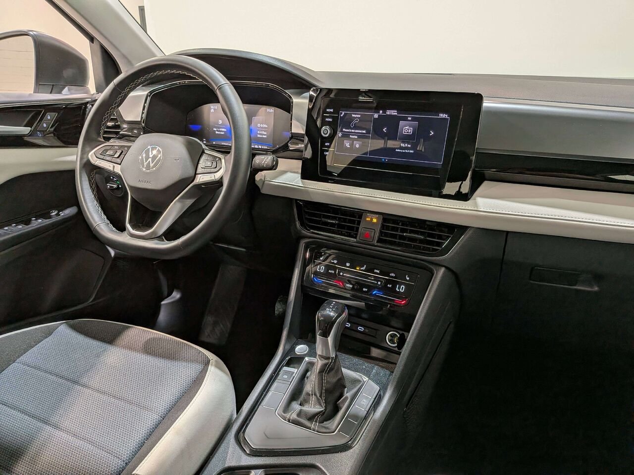 2025 Volkswagen Taos Trendline FWD White Val-David - photo #18