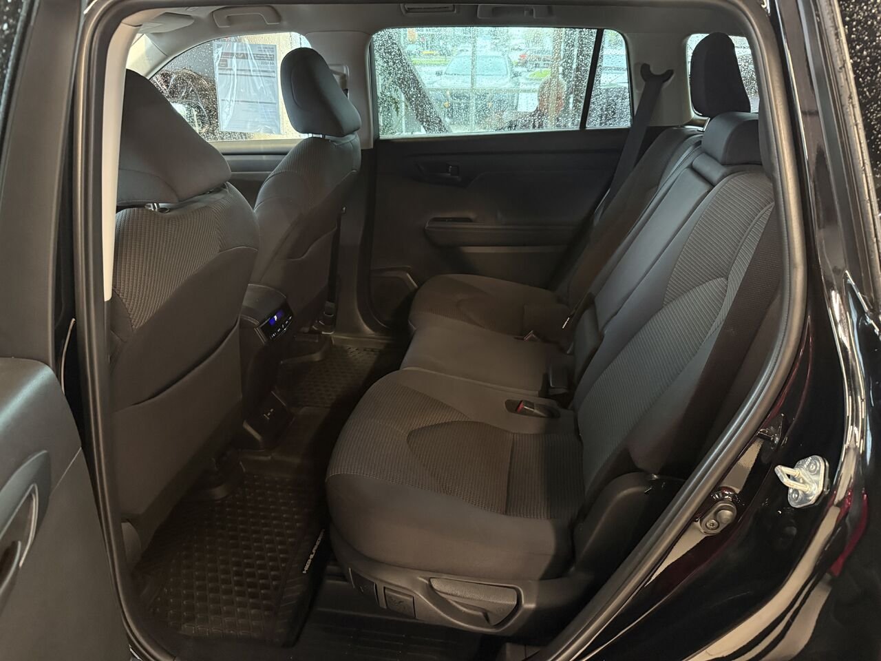 2024 Toyota Highlander Black Saint-Eustache - photo #6