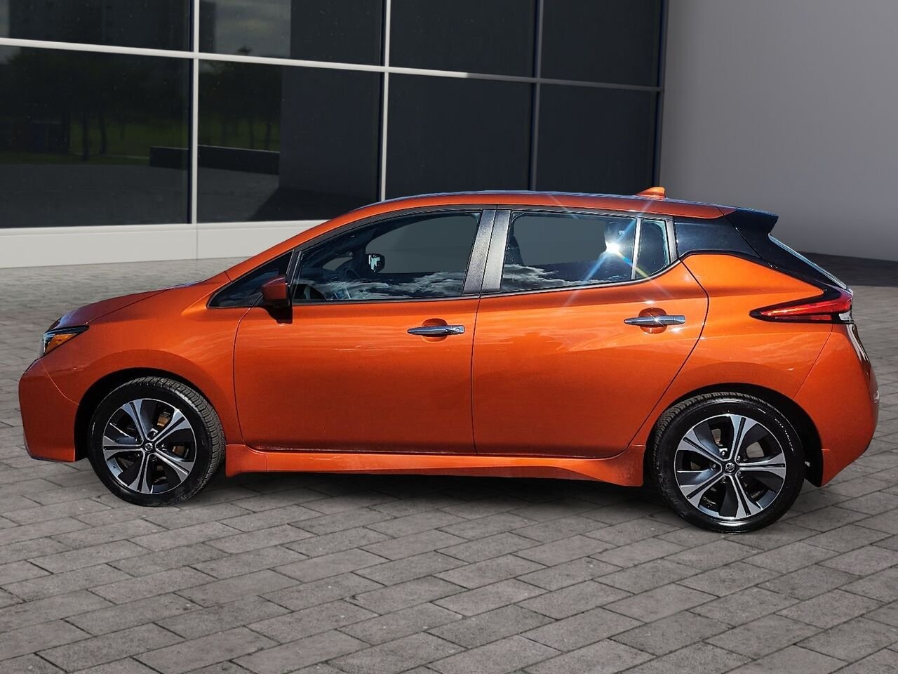 Nissan LEAF SV PLUS 2022 Orange Québec - photo #4