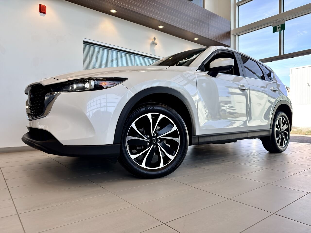 2022 Mazda CX-5 White Notre-Dame-des-Prairies - photo #14