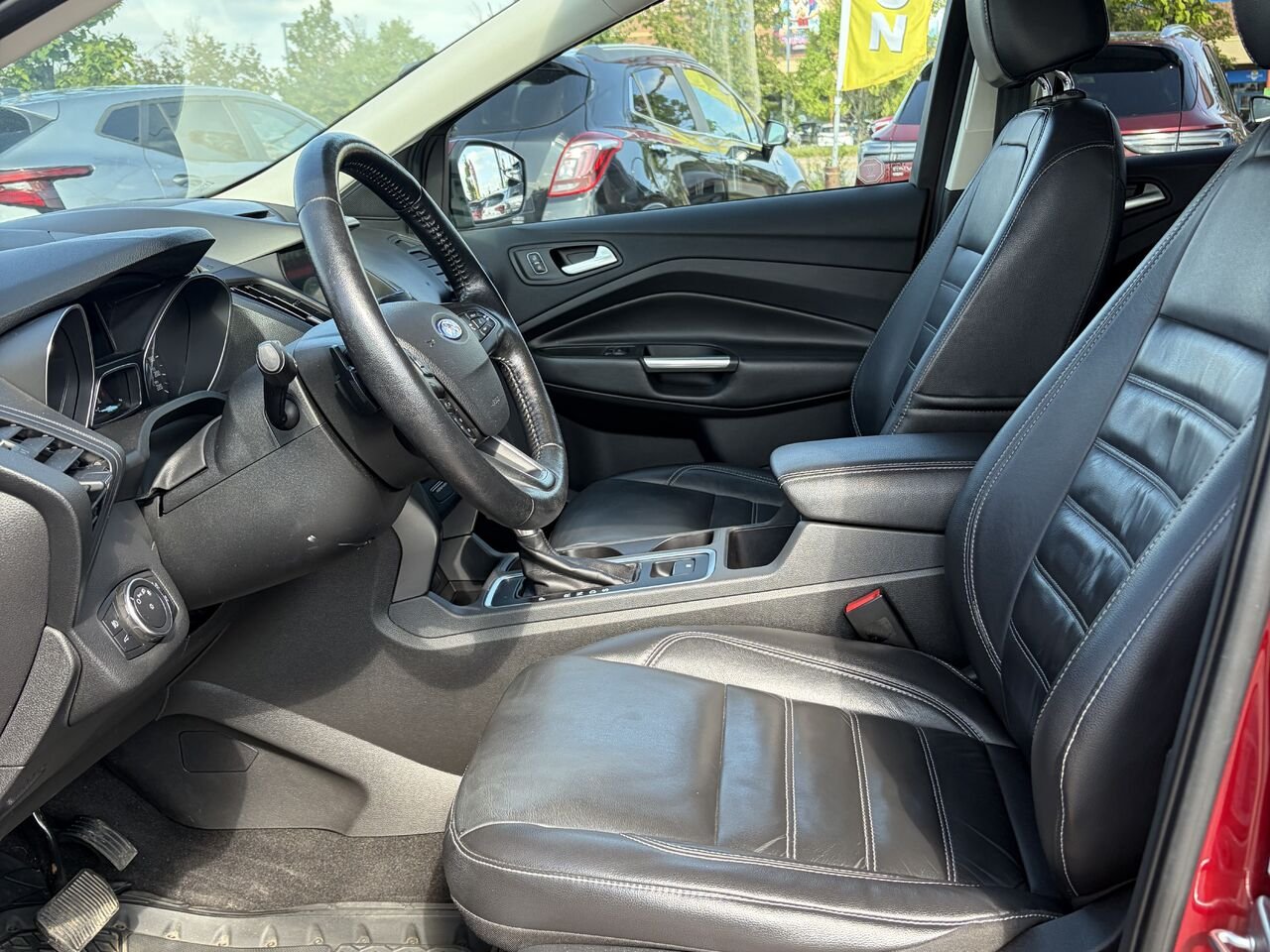 Ford ESCAPE SE 4 portes SE, Traction intégrale 2017 Rouge Gatineau - photo #2