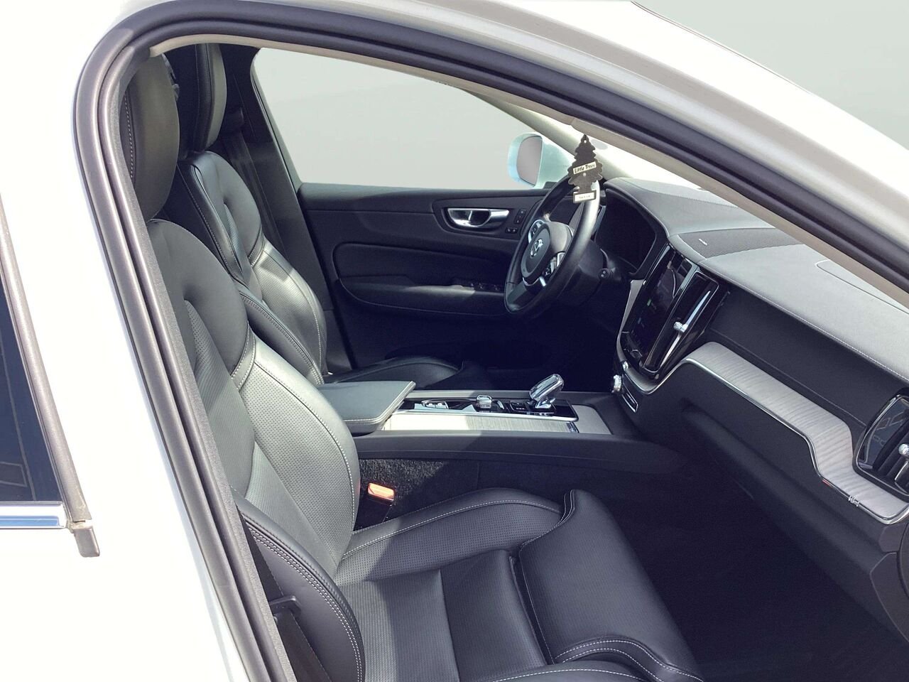 2022 Volvo XC60 B6 Inscription TI White Gatineau - photo #19