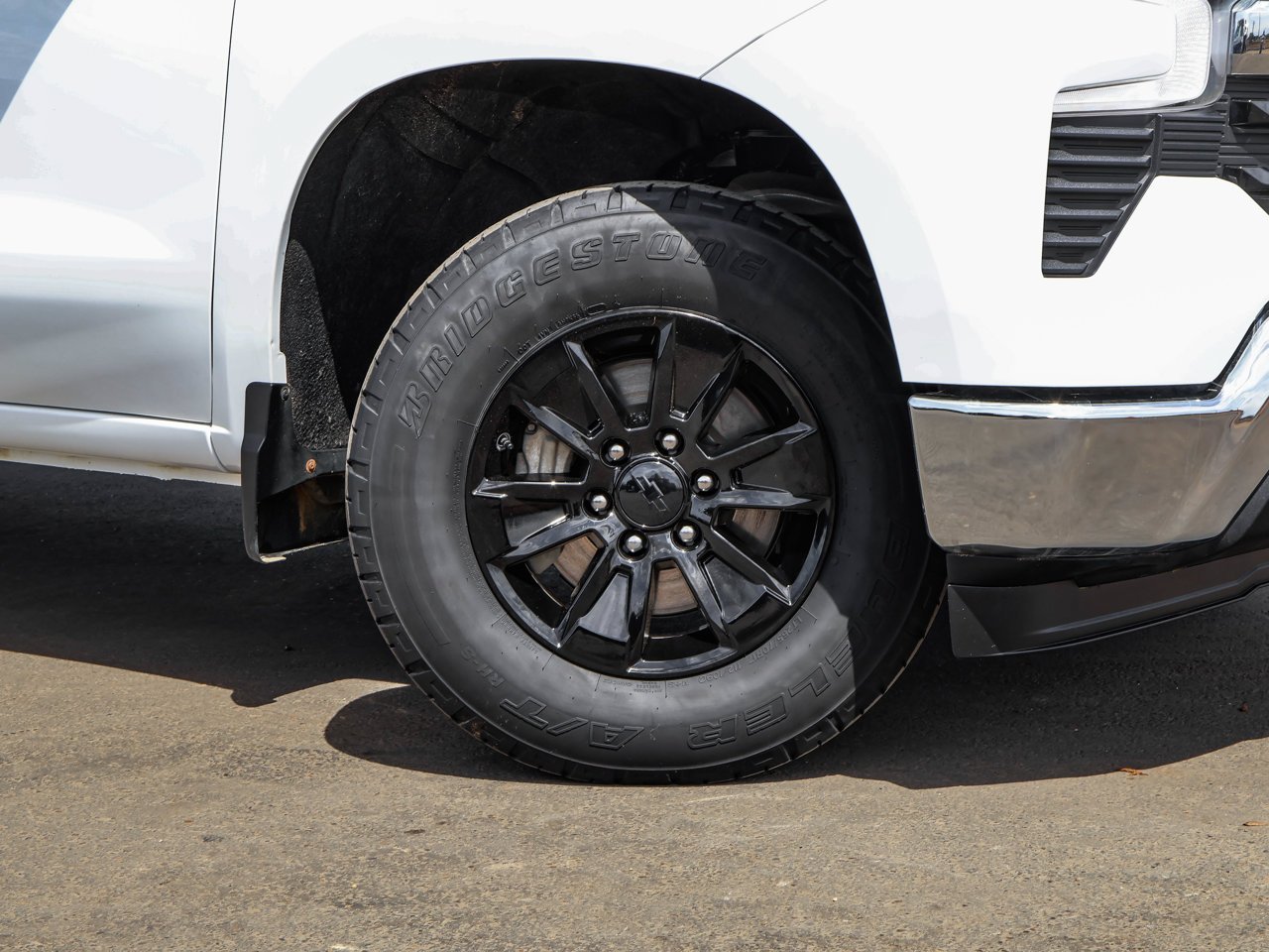 2025 Chevrolet Silverado 1500 4WD Crew Cab 147 LT White Sherwood Park - photo #10