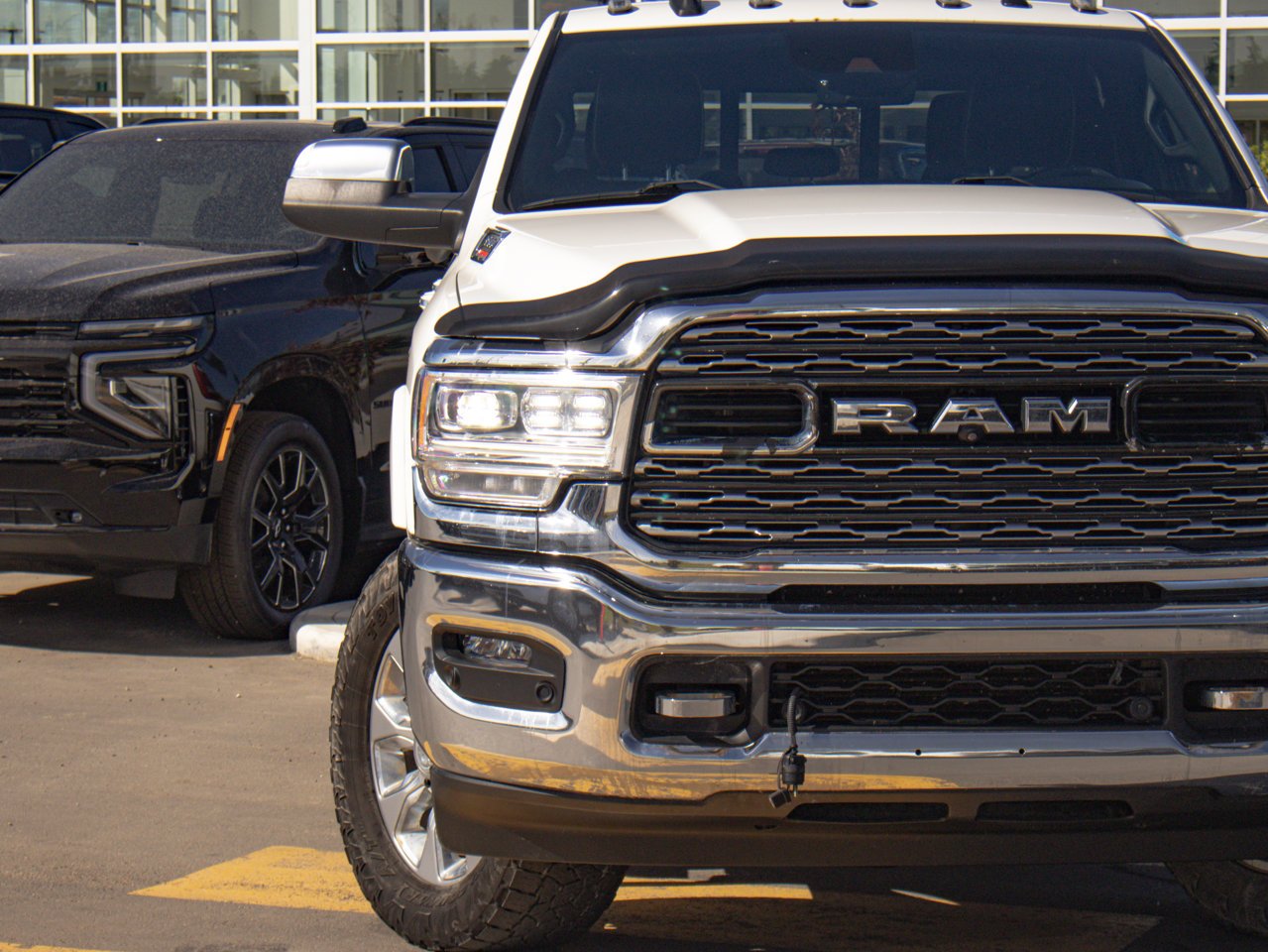 2022 Ram 3500 Limited 4x4 Crew Cab 6'4 Box White Sherwood Park - photo #4