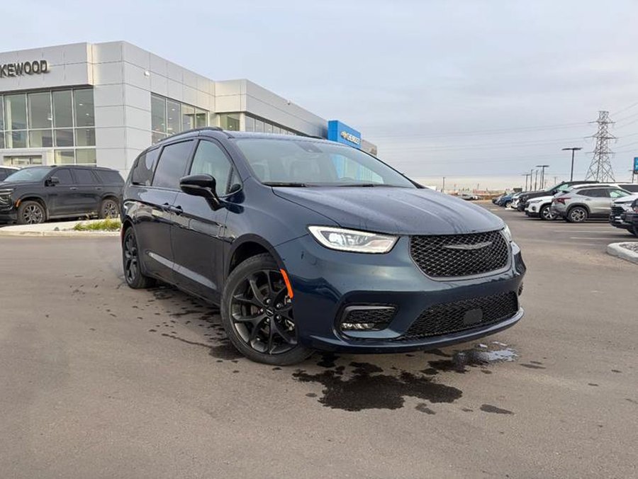 2025 Chrysler Pacifica Limited 3.6L 7 Passenger | Panoramic Sunroof Blue