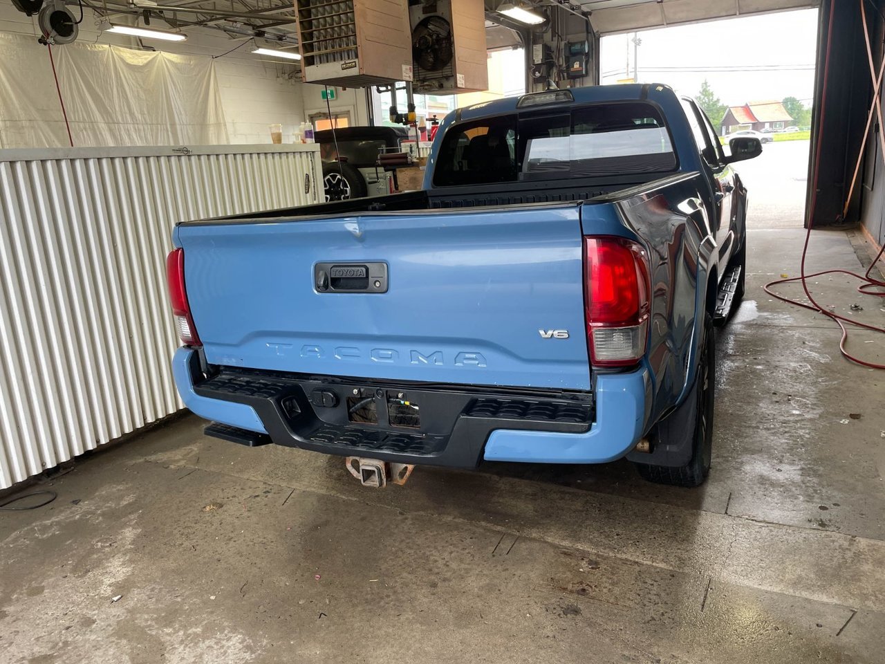 Toyota Tacoma SR5 TRD SPORT 4X4 *TOIT* NAV CUIR SIÈGES CHAUFF 2019 Bleu Saint-Jérôme - photo #9