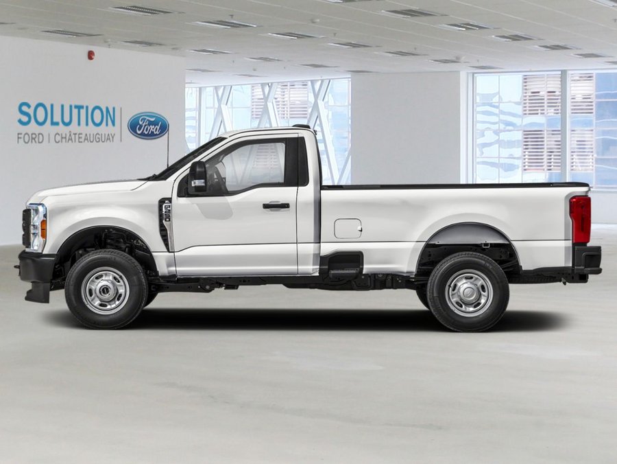 2026 Ford Super Duty F-250 SRW XL cabine simple 4RM caisse de 8 pi Oxford White