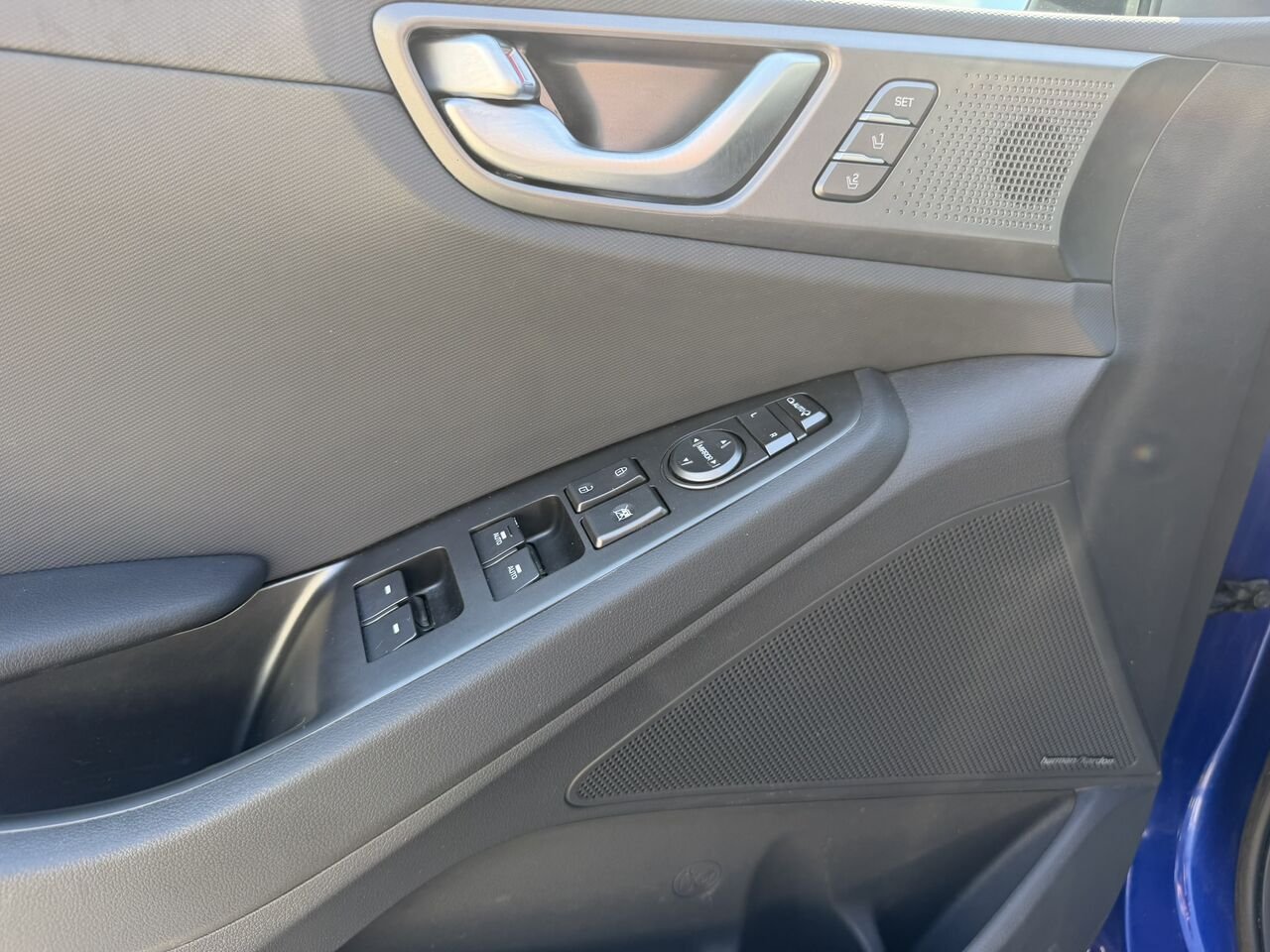 2021 Hyundai Ioniq Electric Ultimate Blue Laval - photo #22