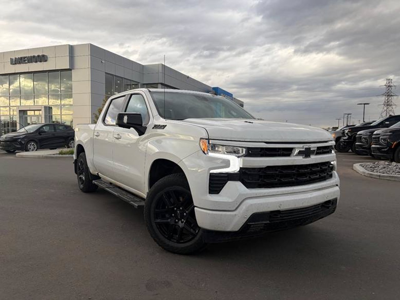 2024 Chevrolet Silverado 1500 4WD Crew Cab 147 RST White Sherwood Park - photo #1